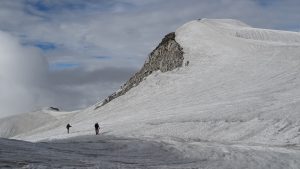 climbing peaks in uttarakhand